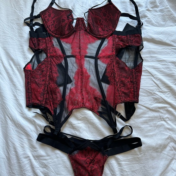 Buster corset lingerie set - Picture 3 of 4